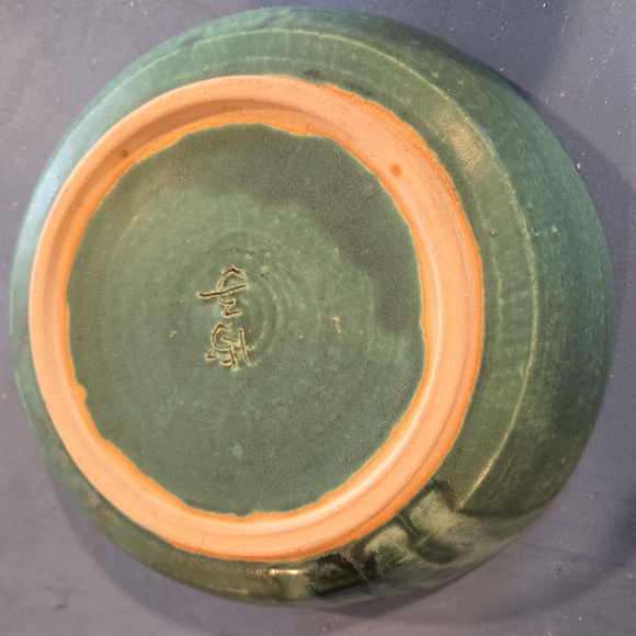 Matt Green Ceramic Hand Thrown Exotic Signed Bowl - Picture 3 of 7